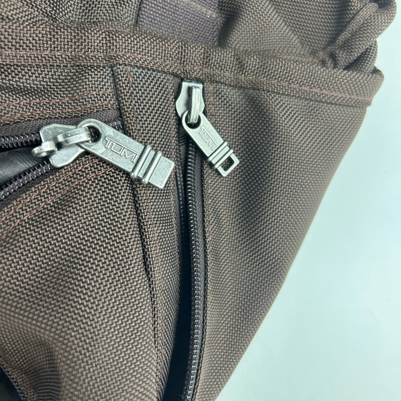 TUMI Large Brown Men's Duffel Travel Bag - Picture 8 of 14